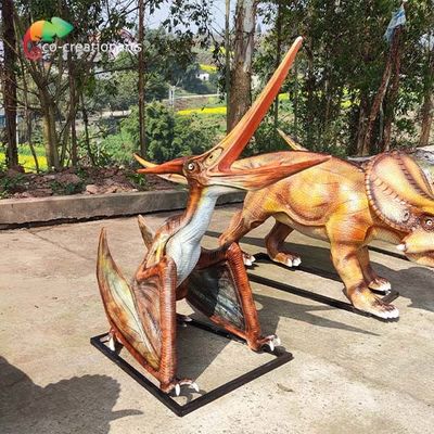 3D стекловолокно Реалистичный вид Динозавры боролись с статуей Птерозаврия на открытом воздухе